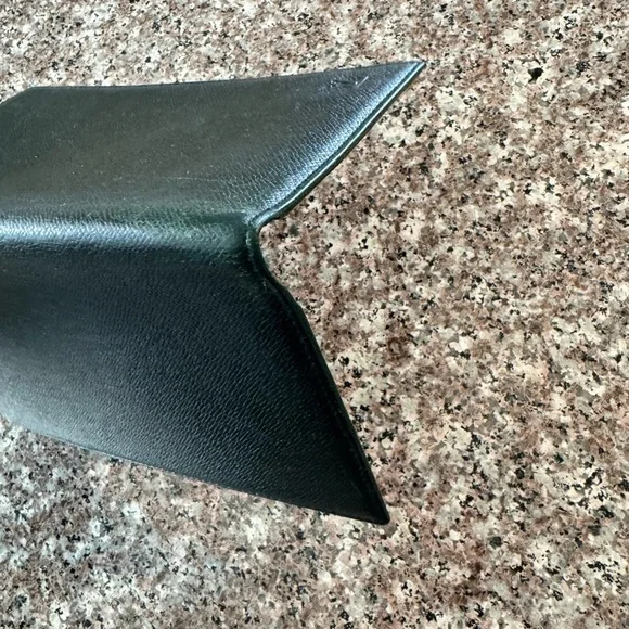 Louis Vuitton Taiga Porte Valeurs Wallet In Dark Green - Picture 4 of 14